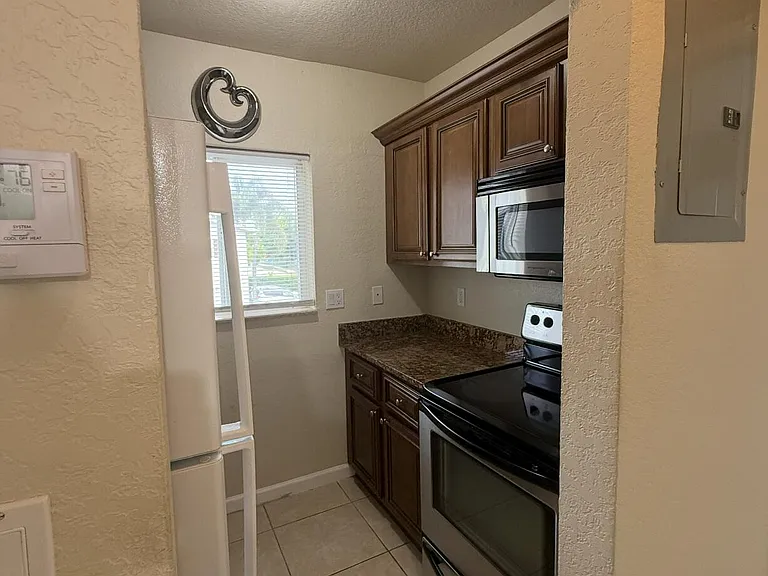 578 NE 20th St #10-E — Photo 10