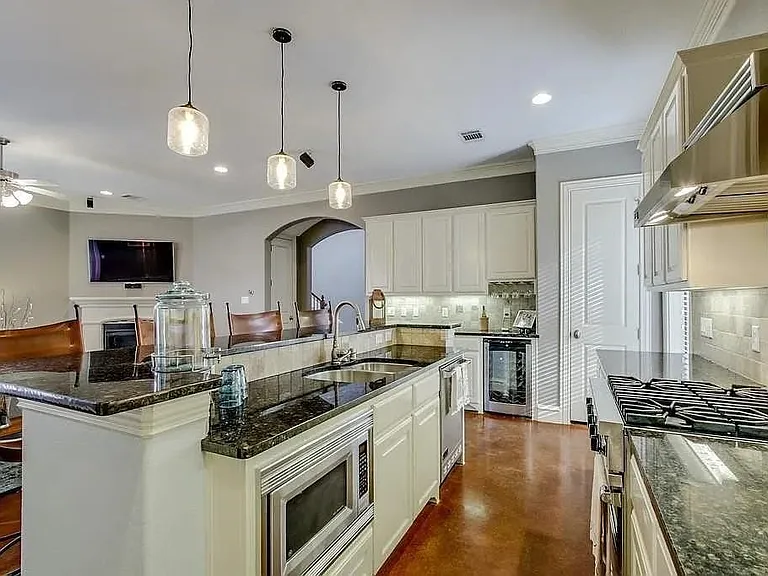 4929 Homer St — Photo 4