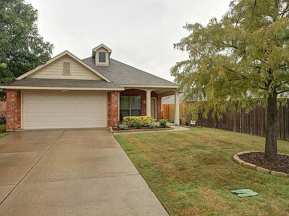 2nd image of 2721 Baldwin Pl