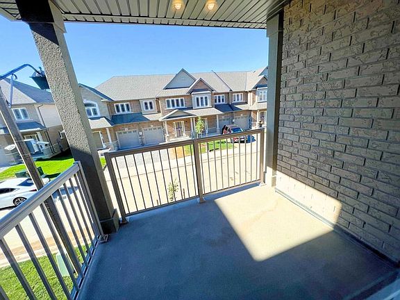 5th image of 9 Laguna Village Cres