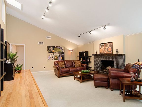 2nd image of 6720 Kingshollow Dr