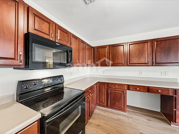 5th image of 1042 Vanguard Dr