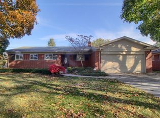 716 Moorland Dr, Grosse Pointe Woods, MI 48236