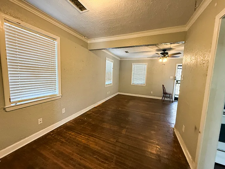 1027 Waring Rd — Photo 9