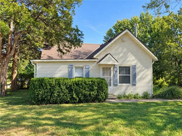 505 2nd Ave S, Greenwood, MO 64034