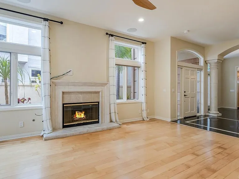 5370 Renaissance Ave — Photo 5