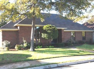 1904 Wimbledon Dr, Arlington, TX 76017