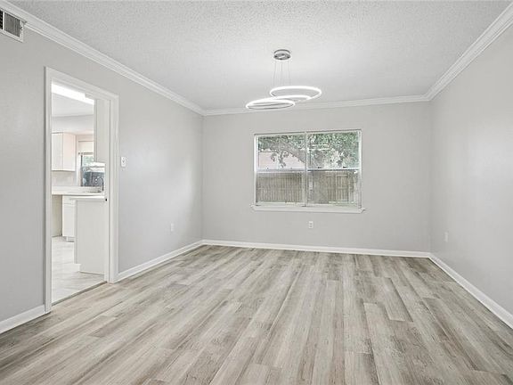 4th image of 515 Portsmouth Dr