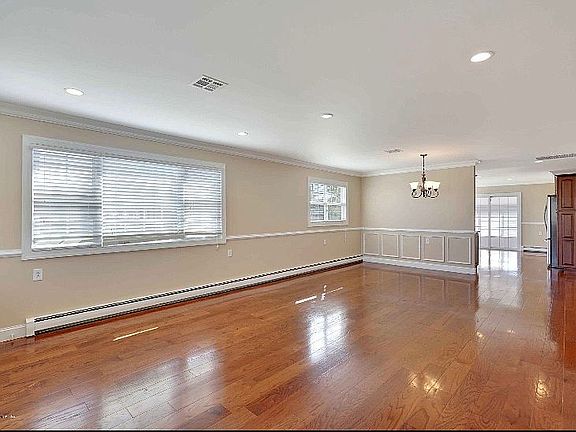 3rd image of 2 Salerno Ct