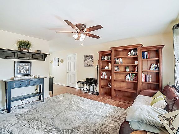 3rd image of 754 Marbea Dr