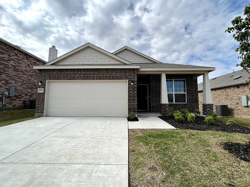 1st image of 1224 Waggoner Dr