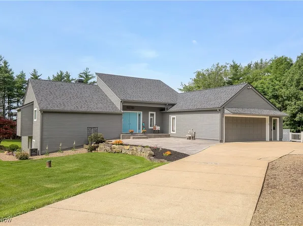 13645 Salem Church St NE, Paris, OH 44669