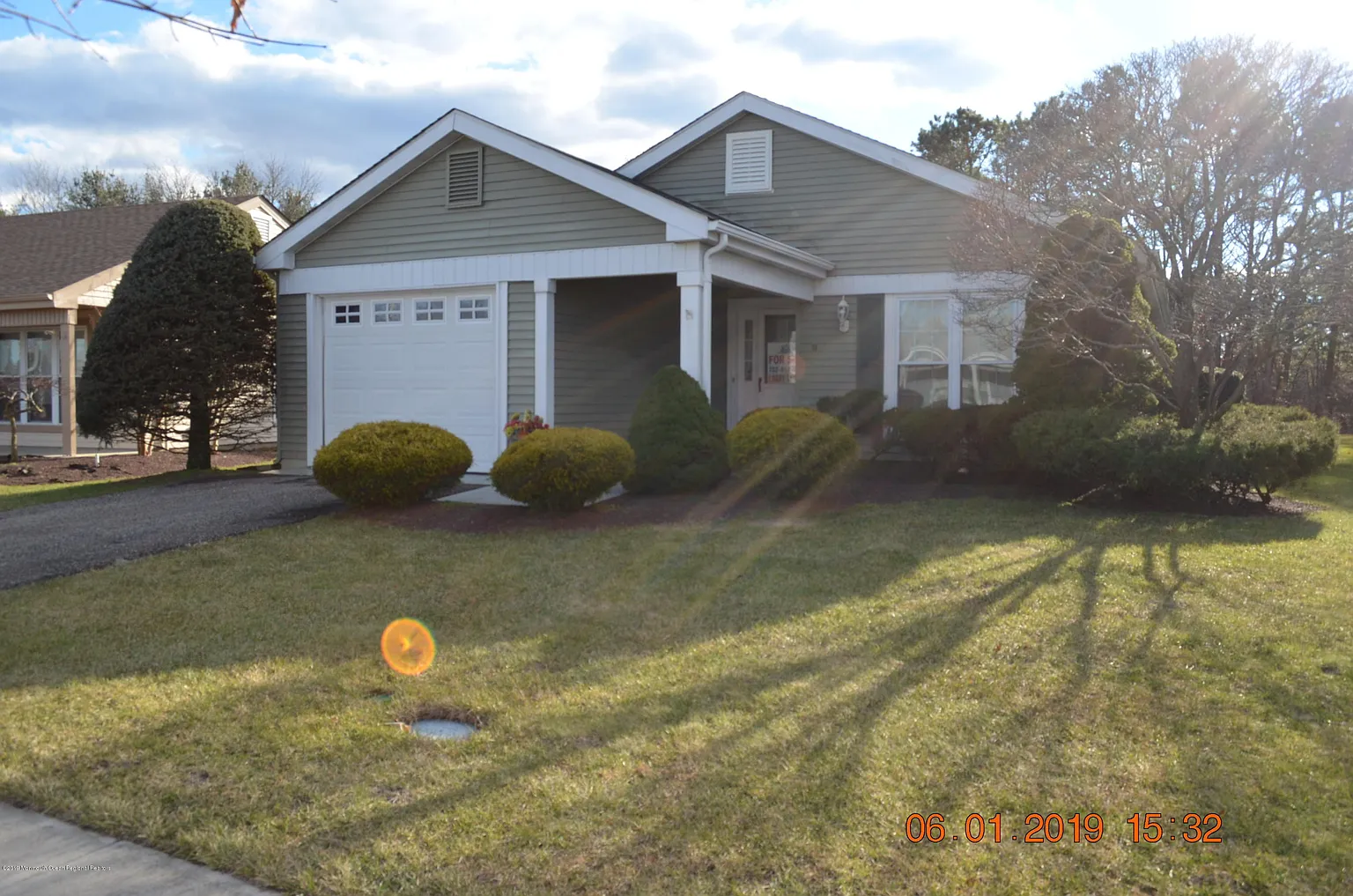 33 Normanton Ave photo 1
