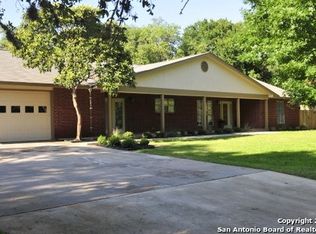325 Fleetwood Dr, Hollywood Park, TX 78232