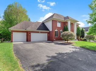 2361 Stone Creek Dr, Chanhassen, MN 55317