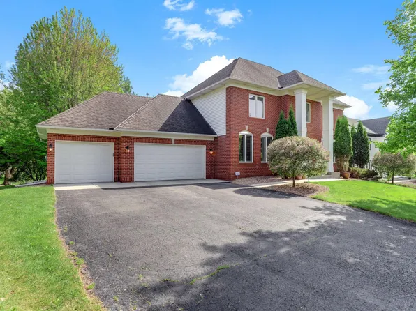2361 Stone Creek Dr, Chanhassen, MN 55317