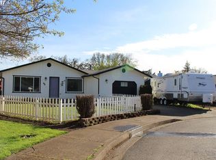 40 Davis Pl, Cottage Grove, OR 97424