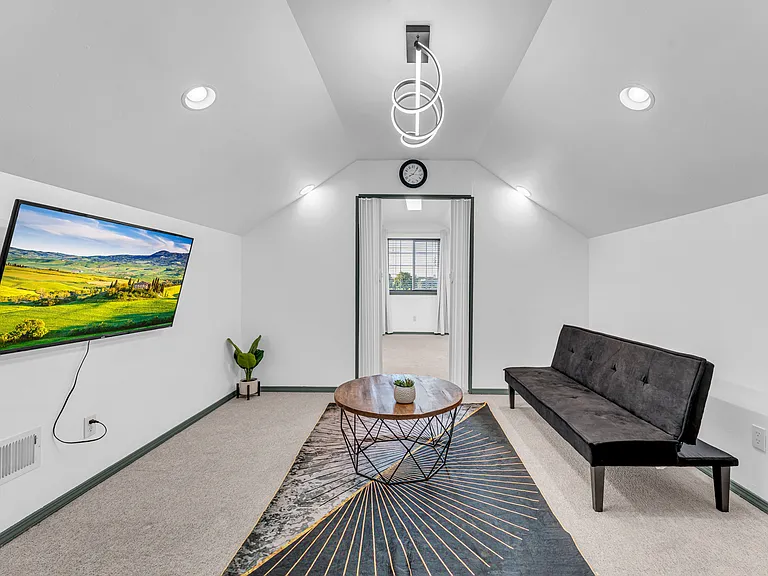 1041 Starlight Loop — Photo 43