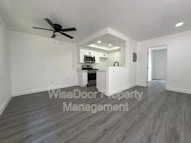 810 S Flower St #3 — Photo 1