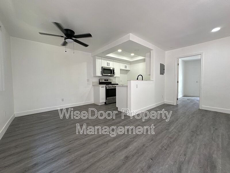 1st image of 810 S Flower St APT 3