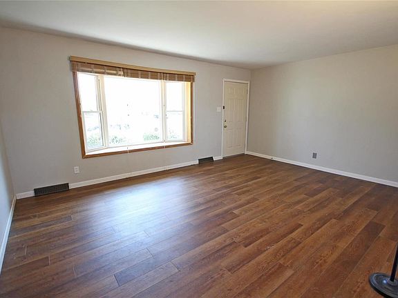3rd image of 14035 Sunland Dr