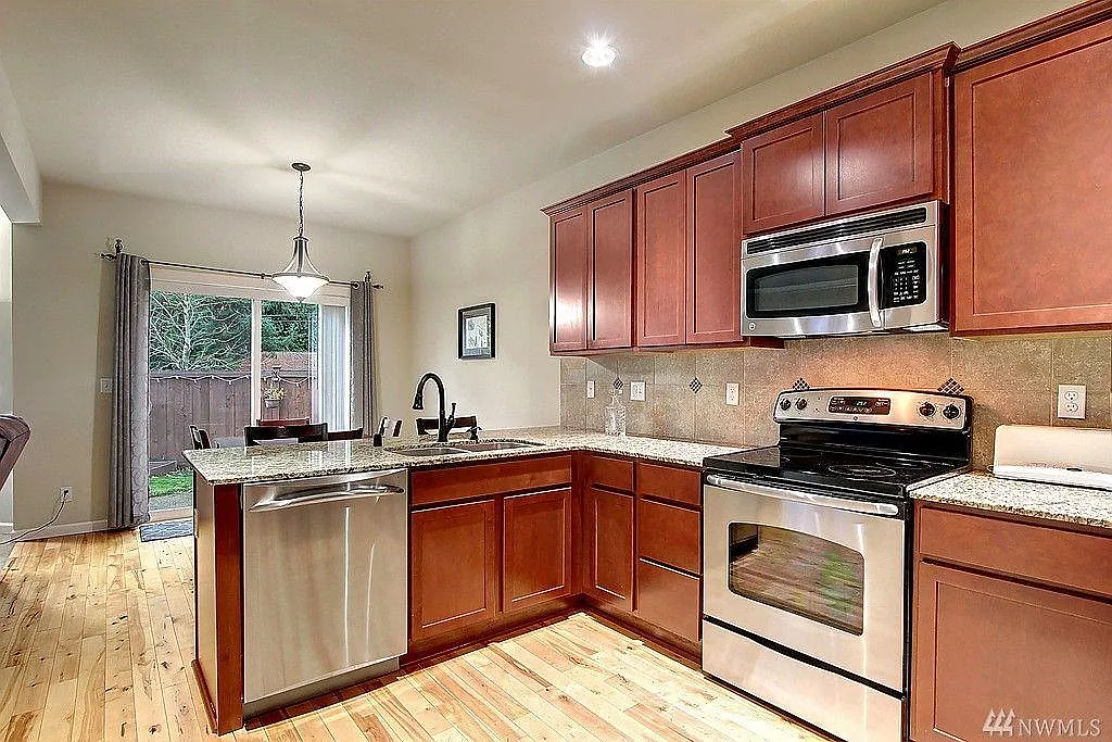 3 bed, 1800 sqft, $3,345 — Photo 3