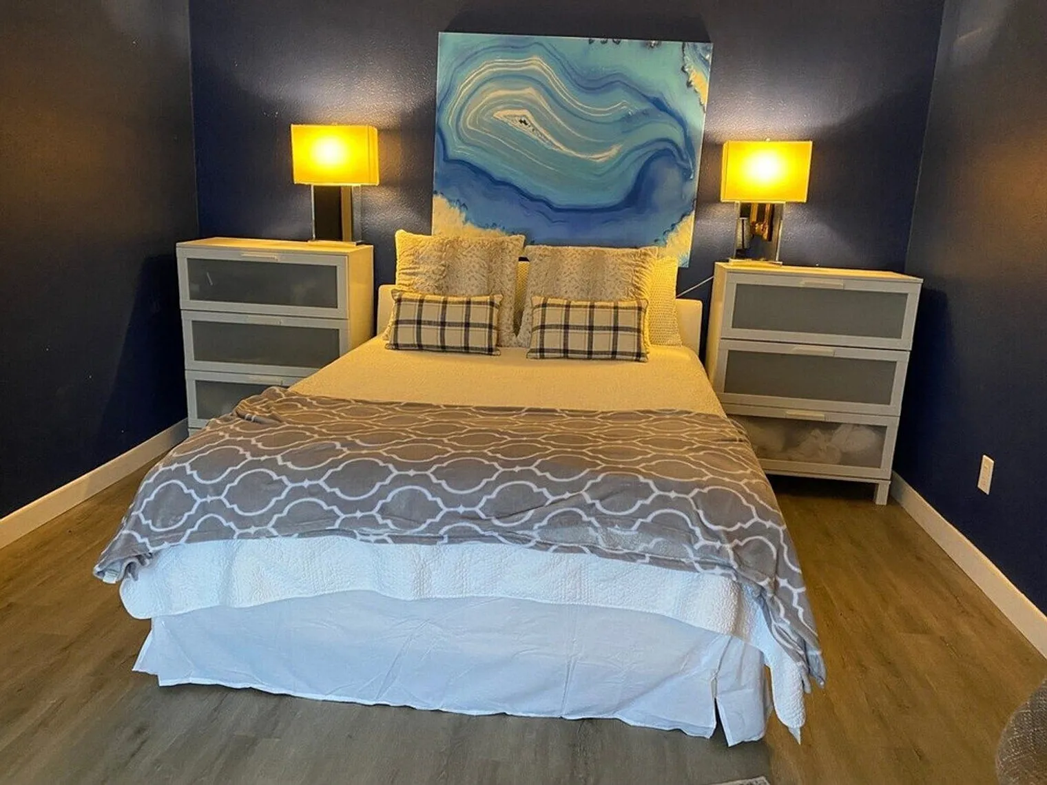 2 bed, 2.0 bath, 990 sqft, $2,682 — Photo 3