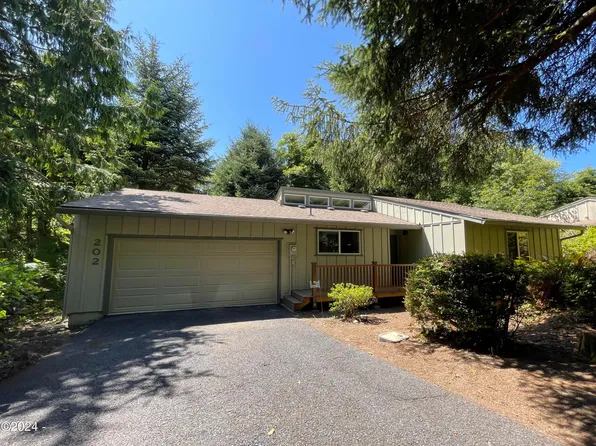 202 SW The Pines Dr, Depoe Bay, OR 97341