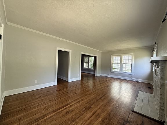 2nd image of 2337 Woodbine Ave