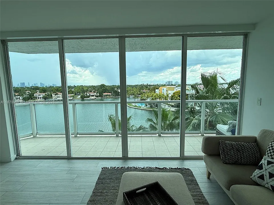 5900 Collins Ave #705