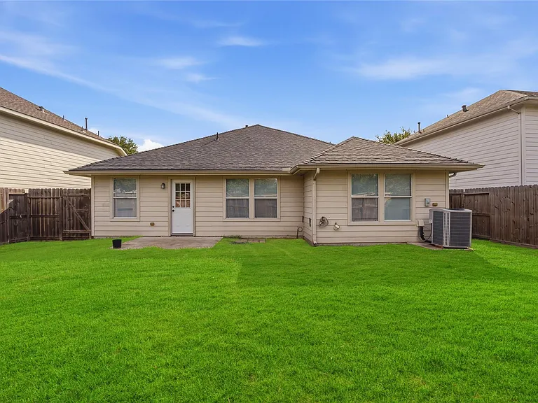 2734 Trinity Glen Ln — Photo 25