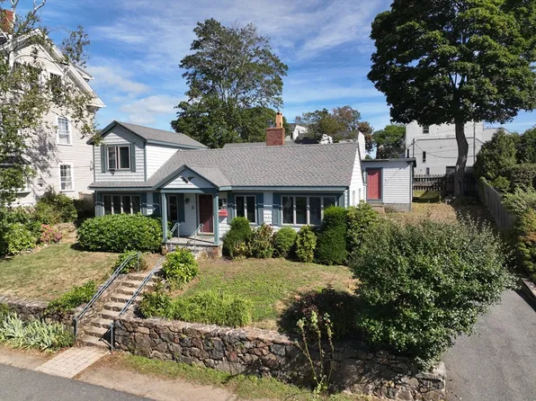 6 Redstone Ln, Marblehead, MA 01945