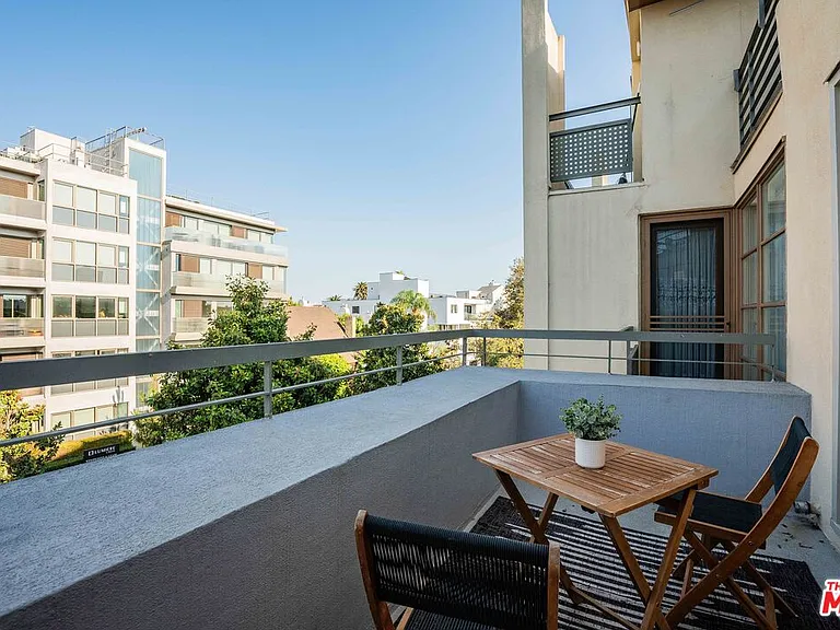 1645 Malcolm Ave #302 — Photo 3