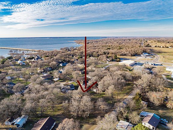 3rd image of Lakeview Dr