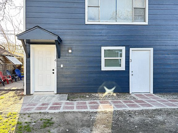 Unit 3 on first floor - door on right!