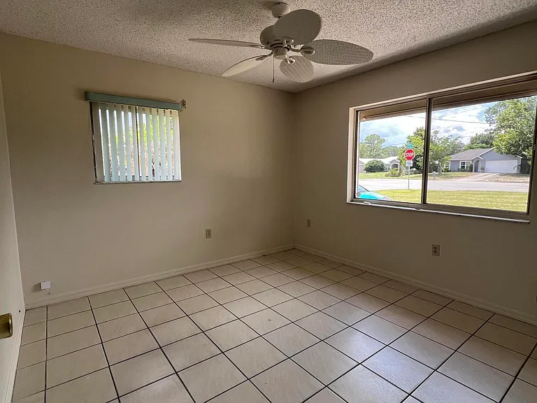 6485 Manila Dr — Photo 15