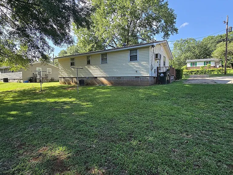 934 Clairmont Ave — Photo 14