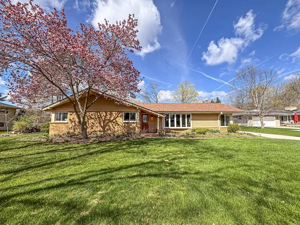 1185 Apache TRAIL, Brookfield, WI 53005