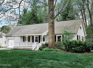 16 Newcastle Rd, Halfmoon, NY 12065