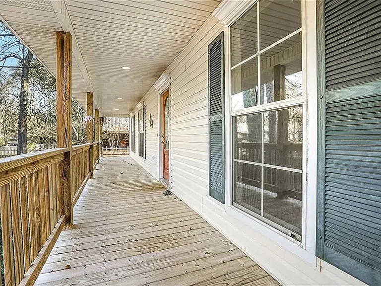 A front porch worthy of slow days!
