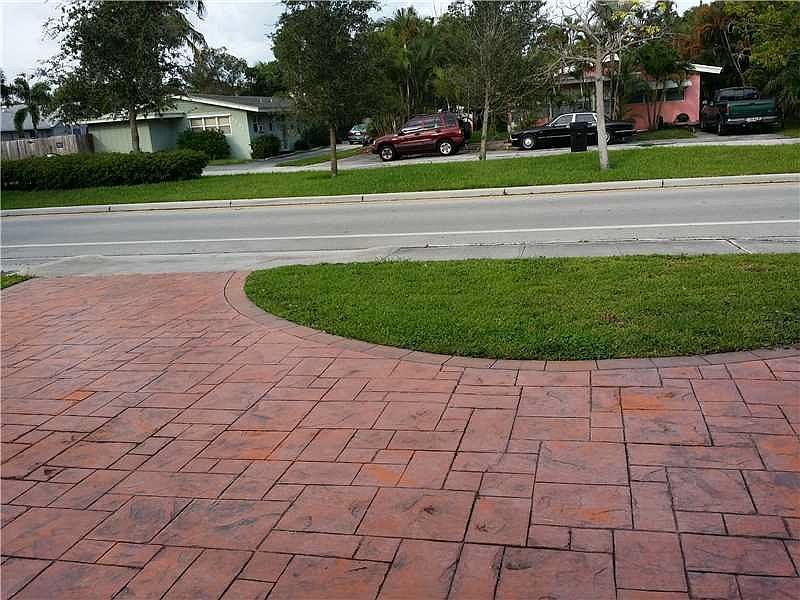 2nd image of 1520 NE 15th Ave
