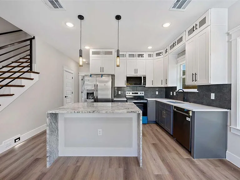 4624 Mayflower St #B — Photo 13