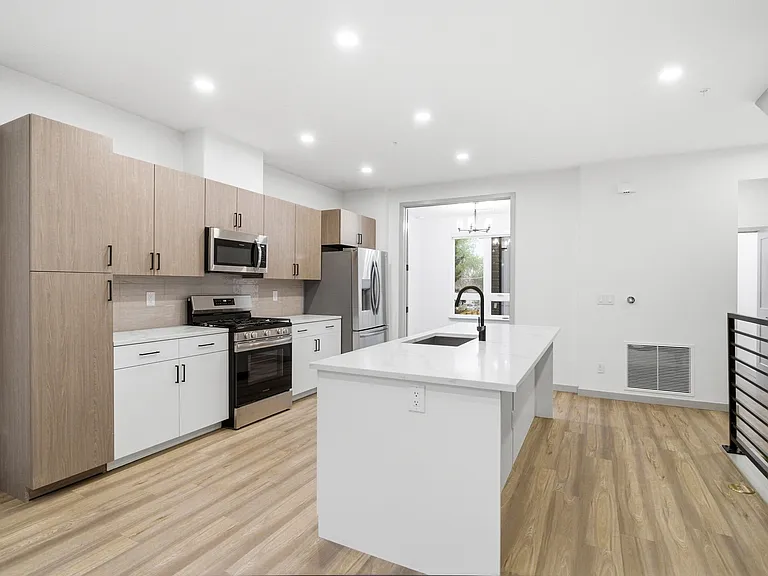 University Hills Townhomes — Photo 3