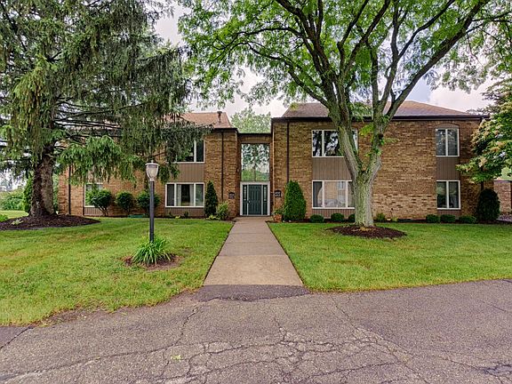 2nd image of 457 Barkwood Dr NE