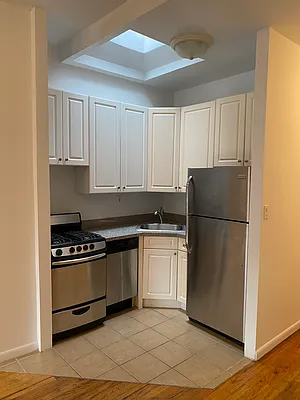 Rented by Peter R. Hungerford, LREB | media 25