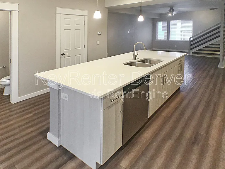 1539 W 43rd Ave — Photo 3