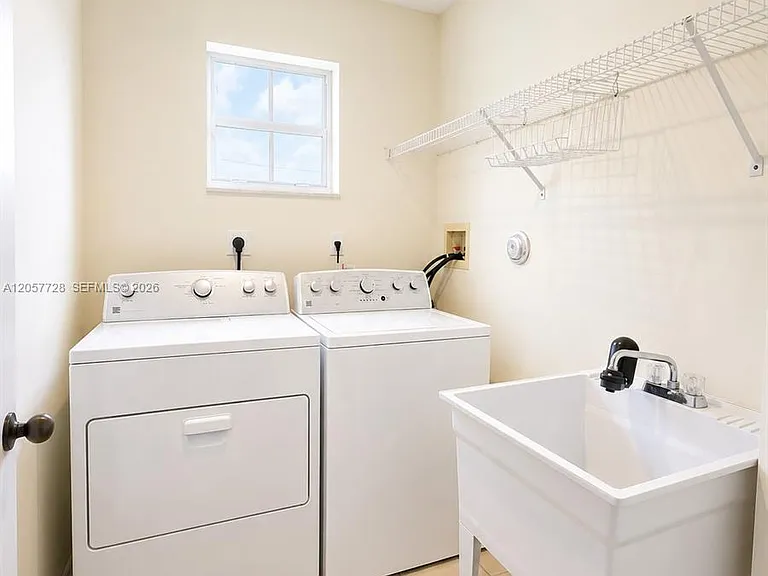 1041 Cedar Falls Dr — Photo 24