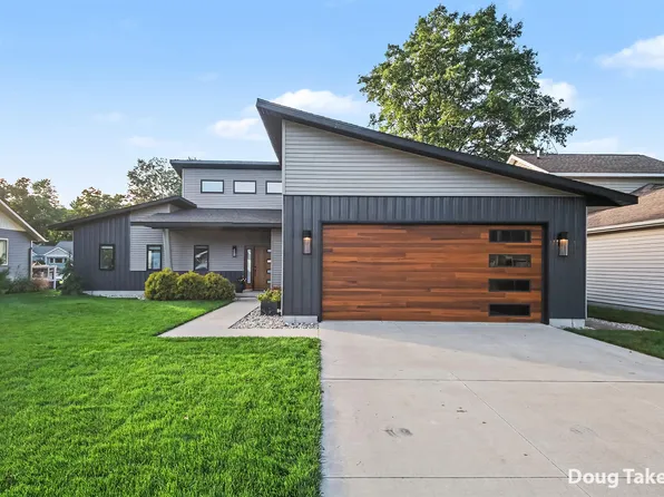 8245 Indian Shores Dr, Howard City, MI 49329