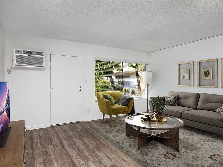 Carson Oakwood Apartments — Photo 22