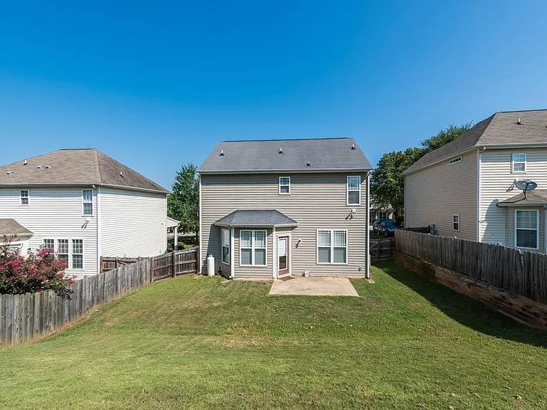104 Hutson Ln — Photo 12